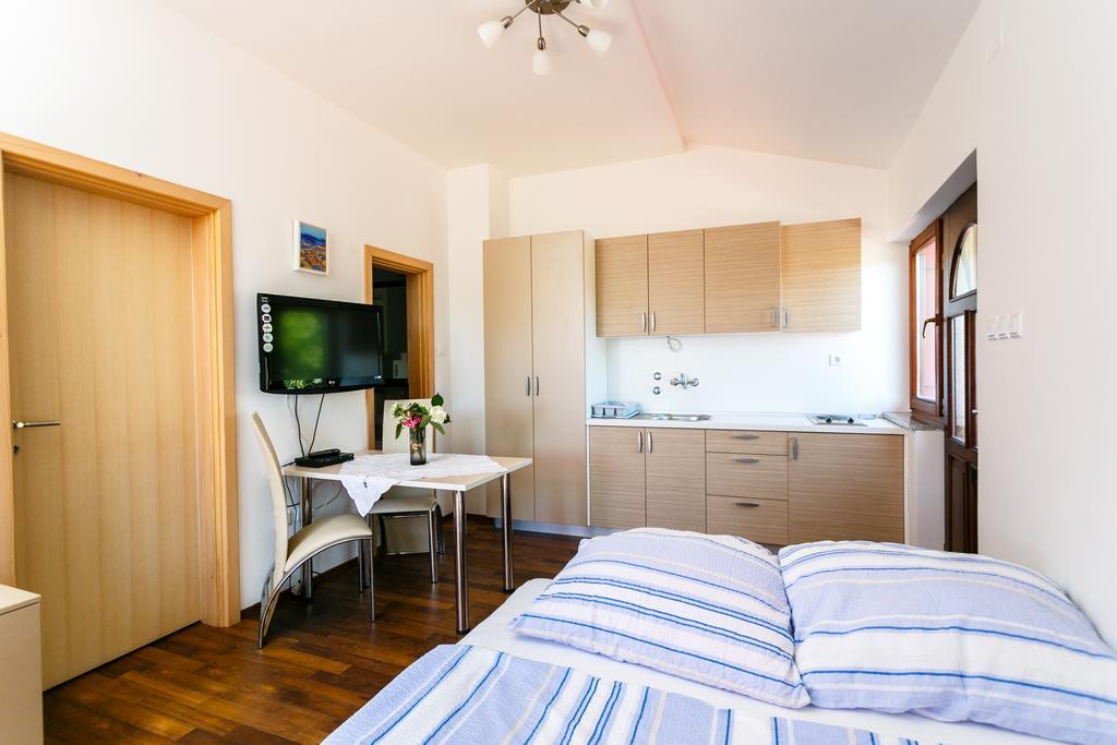 Apartments Josip Pinezići Δωμάτιο φωτογραφία